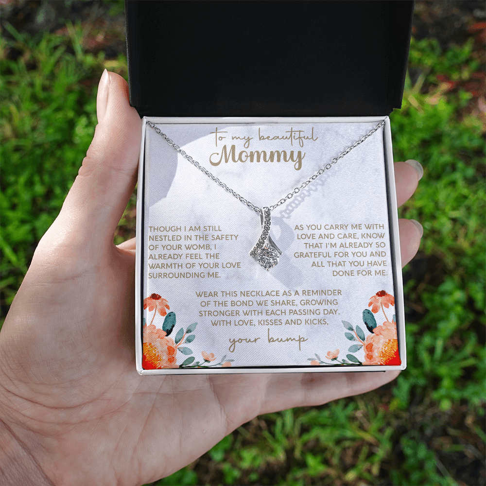 close up of necklace designed as a meaningful Mother’s Day gift for mommy