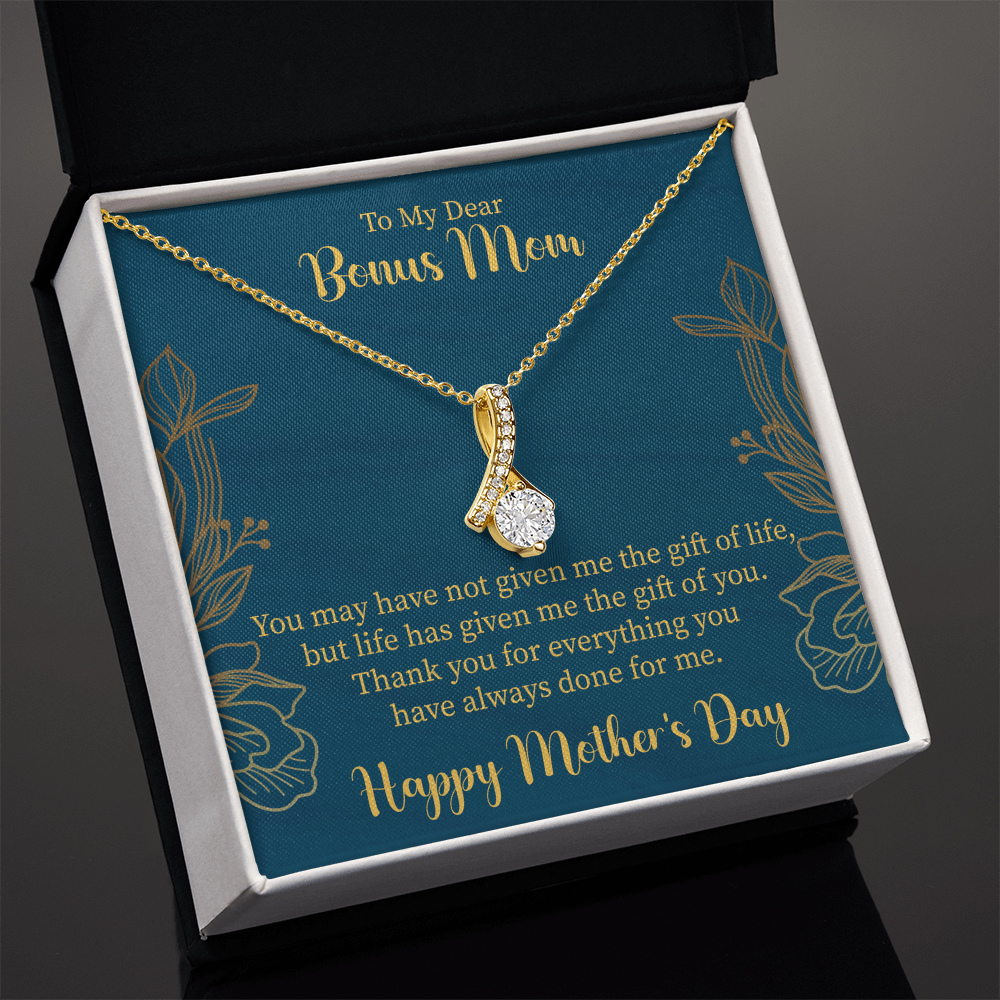 bonus mom necklace silver chain detail