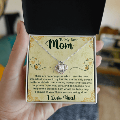 giftsignature mom necklace close up pendant